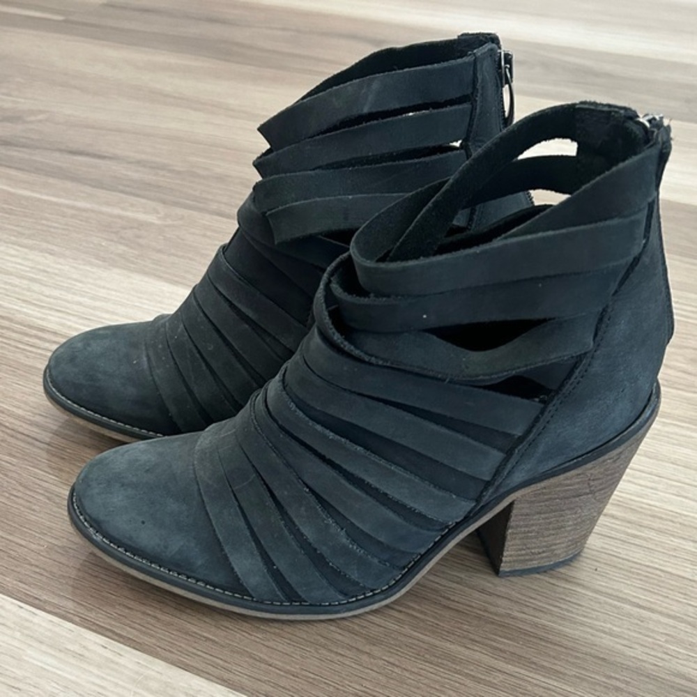 Free People boots size 8.5 strappy heeled boot